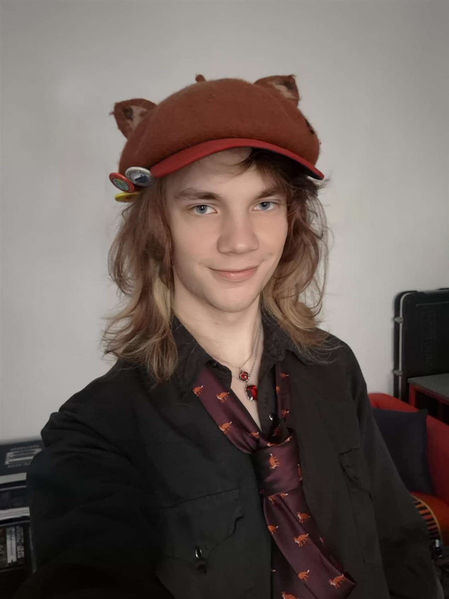 Aydan Lig'on, the artist behind SmileyFoxyPortraits